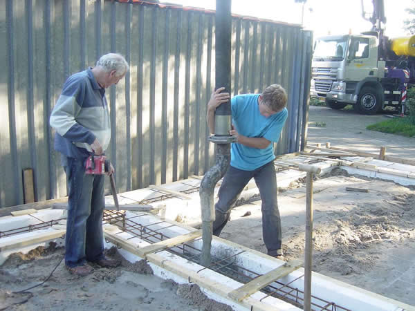 Betonstorten 23 september 2005 015